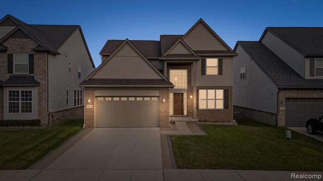4882 E Stonegate Circle, Lake Orion, MI 48359