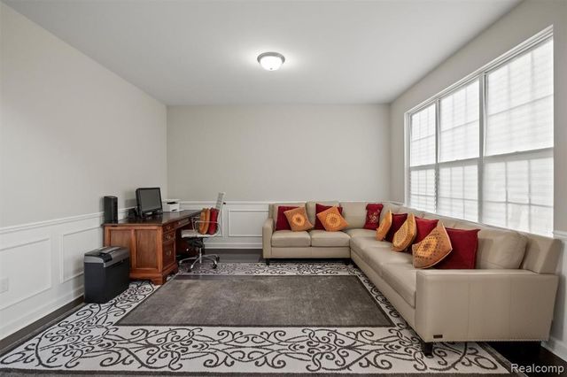 4882 E Stonegate Circle, Lake Orion, MI 48359