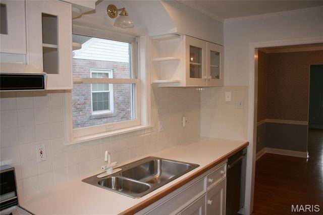 8637 Litzsinger Road, Brentwood, MO 63144