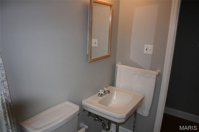 8637 Litzsinger Road, Brentwood, MO 63144