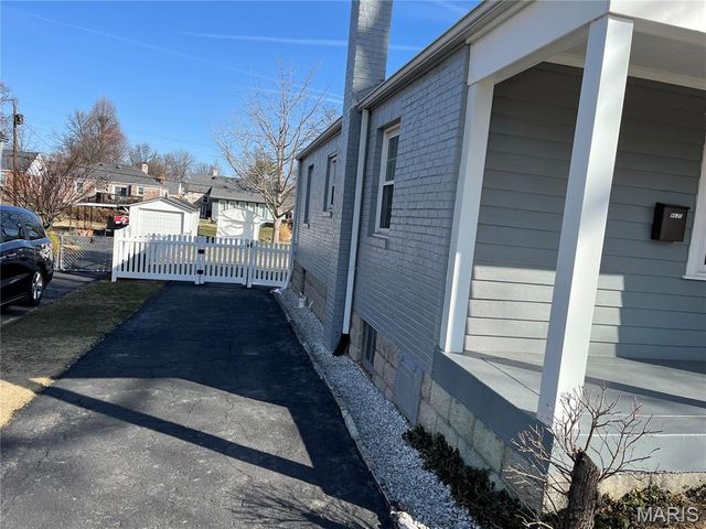 8637 Litzsinger Road, Brentwood, MO 63144