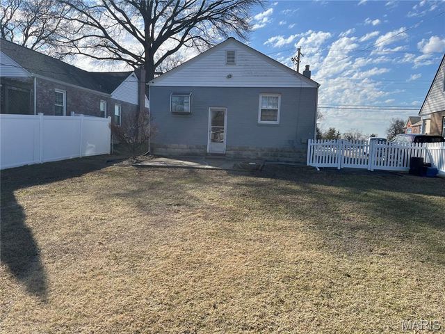 8637 Litzsinger Road, Brentwood, MO 63144