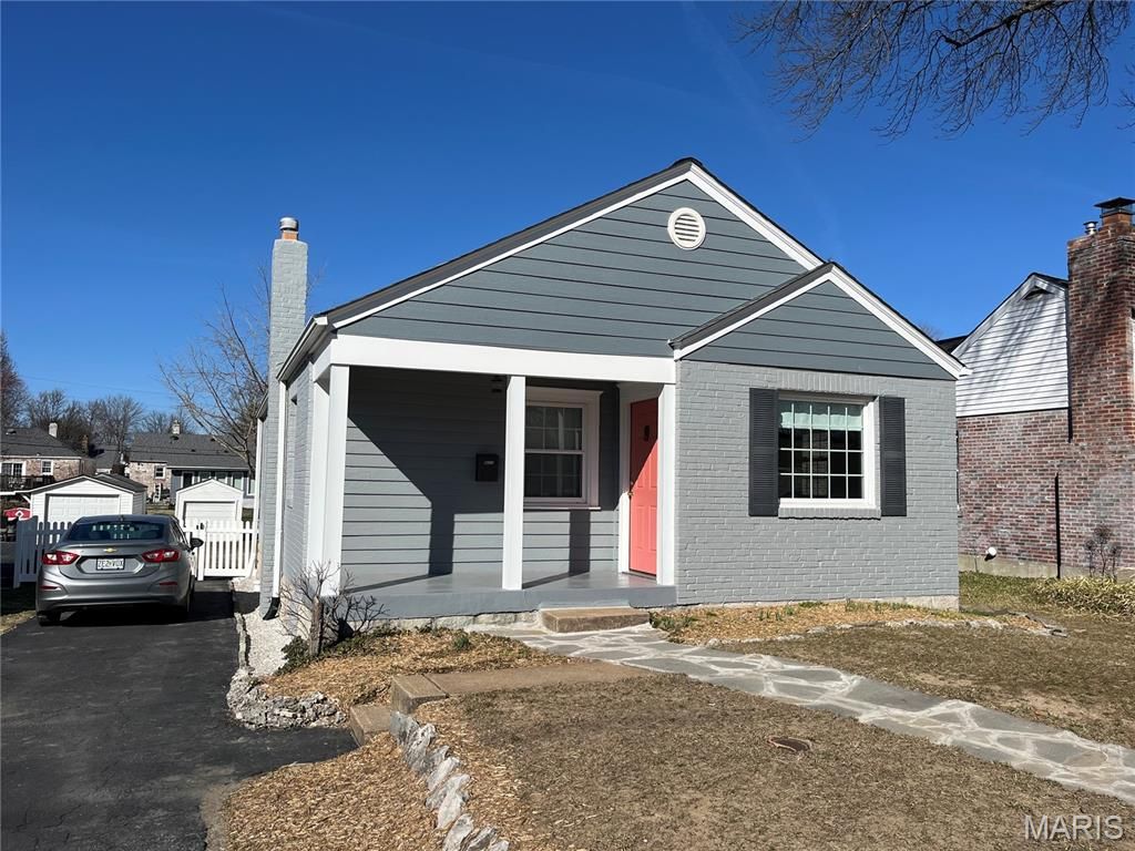 8637 Litzsinger Road, Brentwood, MO 63144