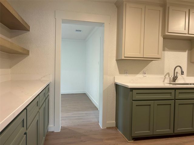 923 W 9th Street, Freeport, TX 77541