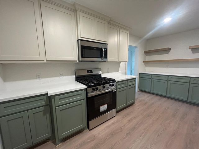 923 W 9th Street, Freeport, TX 77541