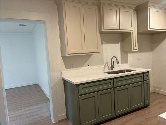 923 W 9th Street, Freeport, TX 77541