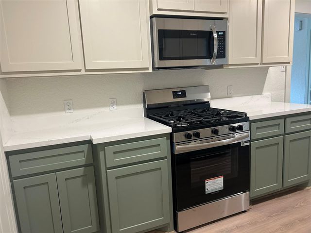 923 W 9th Street, Freeport, TX 77541