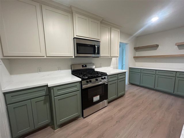 923 W 9th Street, Freeport, TX 77541