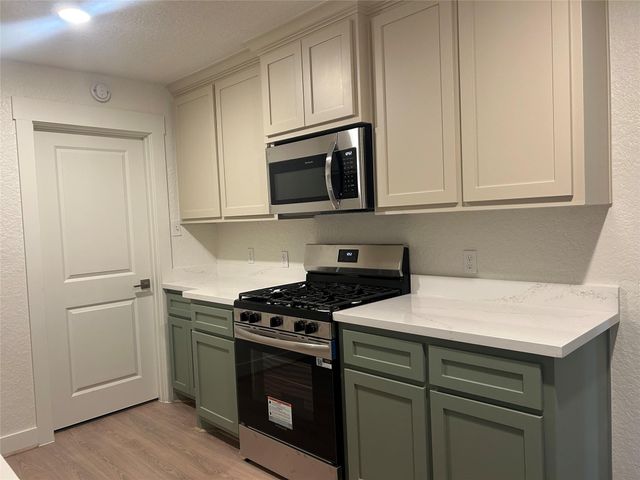 923 W 9th Street, Freeport, TX 77541