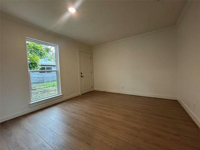 923 W 9th Street, Freeport, TX 77541