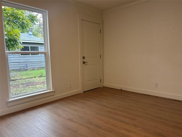 923 W 9th Street, Freeport, TX 77541