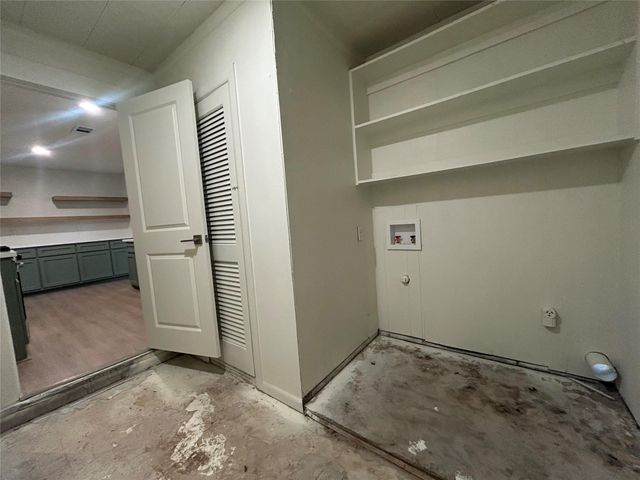 923 W 9th Street, Freeport, TX 77541