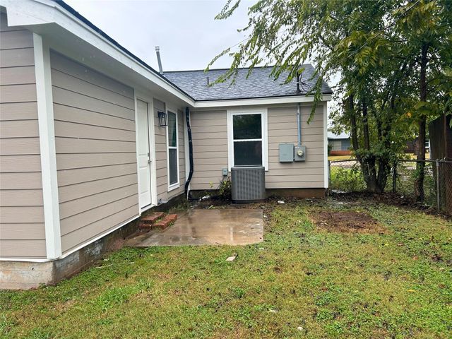 923 W 9th Street, Freeport, TX 77541