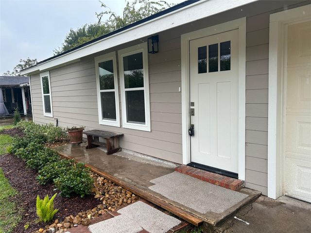 923 W 9th Street, Freeport, TX 77541