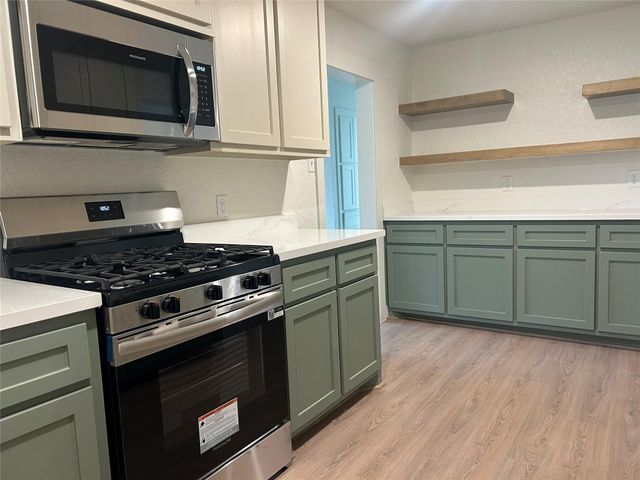 923 W 9th Street, Freeport, TX 77541