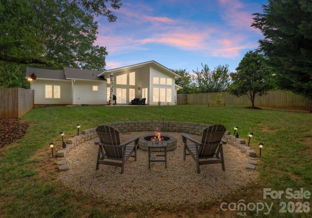 3931 Belshire Lane, Charlotte, NC 28205