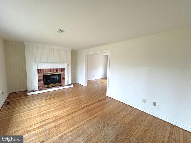 1717 RED OAK RD, Williamstown, NJ 08094