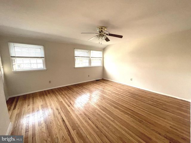 1717 RED OAK RD, Williamstown, NJ 08094