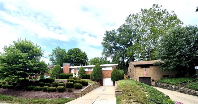 1247 Lakemont Drive, Mt Lebanon, PA 15243