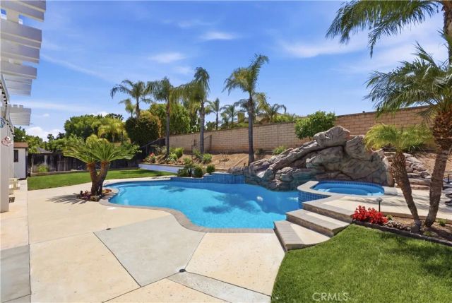 820 Mountain Shadows, Corona, CA 92881