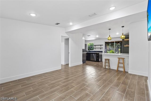 1363 Barbizon LN, Naples, FL 34104