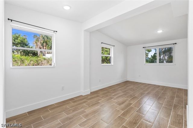 1363 Barbizon LN, Naples, FL 34104