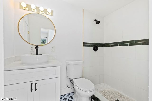 1363 Barbizon LN, Naples, FL 34104