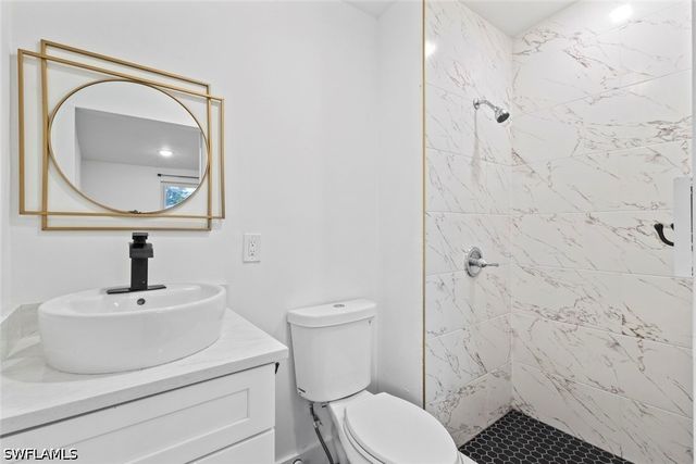 1363 Barbizon LN, Naples, FL 34104