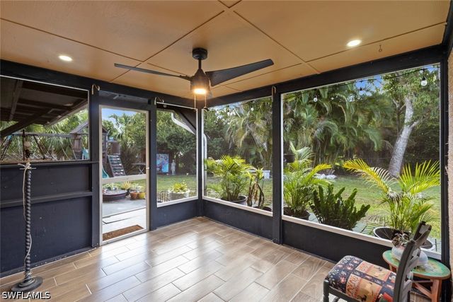 1363 Barbizon LN, Naples, FL 34104