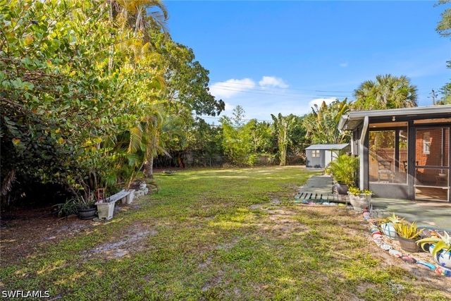1363 Barbizon LN, Naples, FL 34104