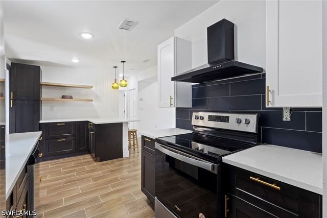 1363 Barbizon LN, Naples, FL 34104