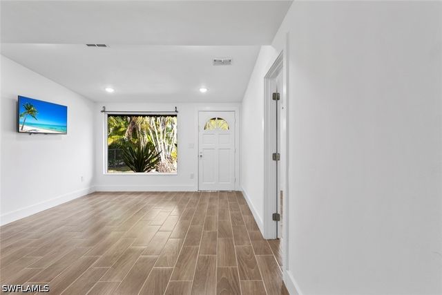 1363 Barbizon LN, Naples, FL 34104