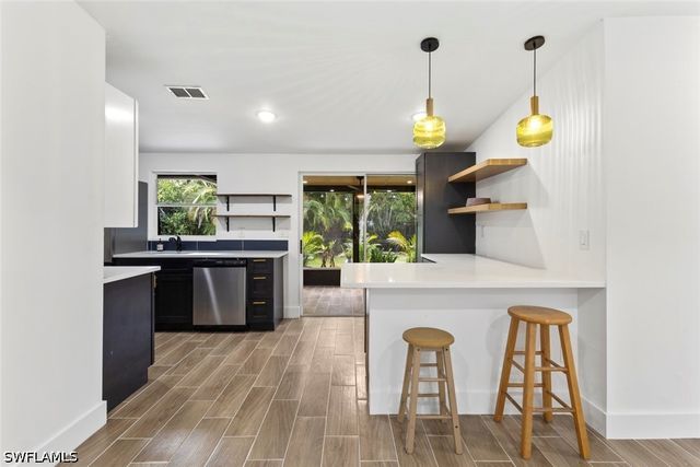 1363 Barbizon LN, Naples, FL 34104