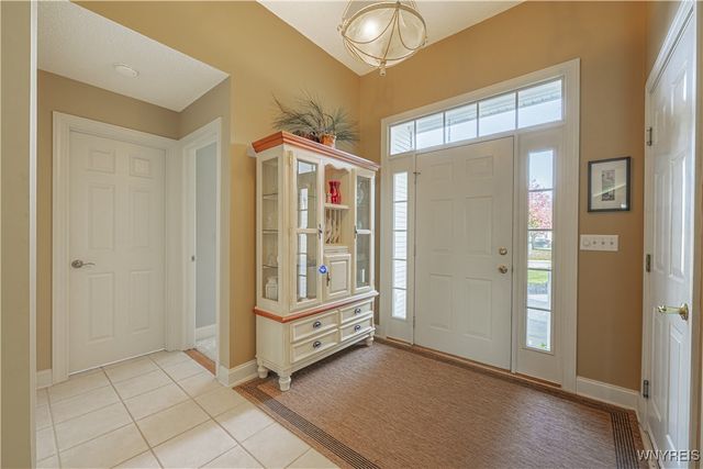 5426 Carleton Lake Drive, Lockport Town, NY 14094