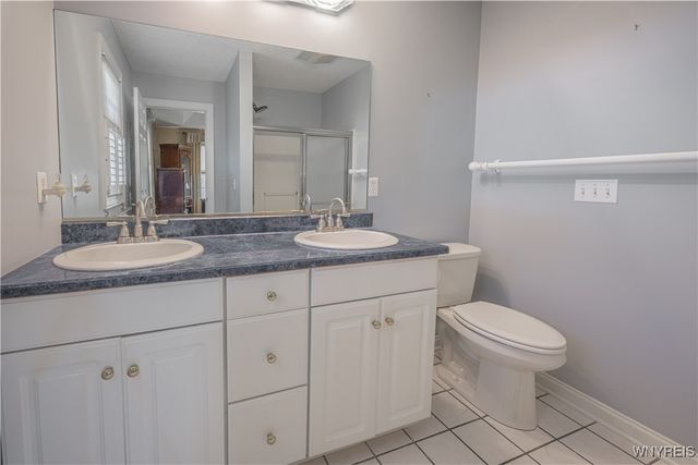 5426 Carleton Lake Drive, Lockport Town, NY 14094