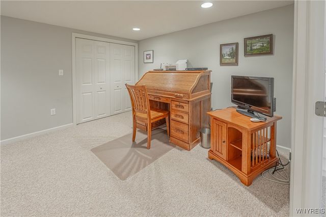 5426 Carleton Lake Drive, Lockport Town, NY 14094