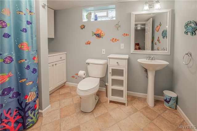 5426 Carleton Lake Drive, Lockport Town, NY 14094