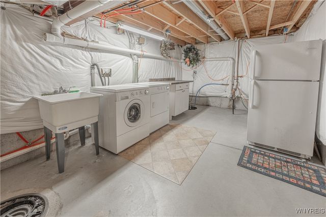 5426 Carleton Lake Drive, Lockport Town, NY 14094