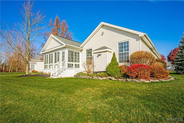 5426 Carleton Lake Drive, Lockport Town, NY 14094