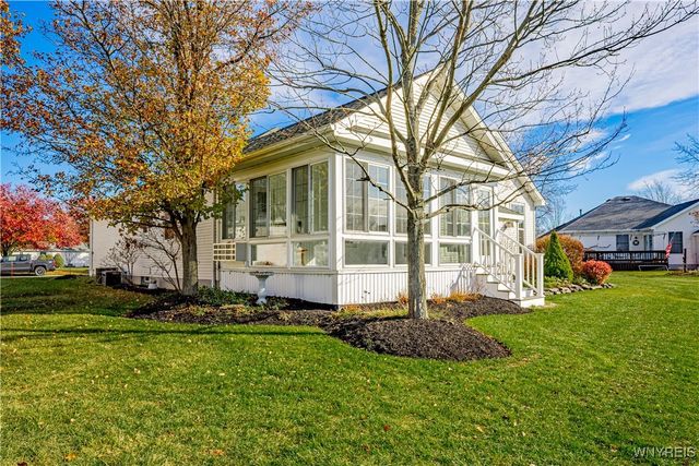 5426 Carleton Lake Drive, Lockport Town, NY 14094