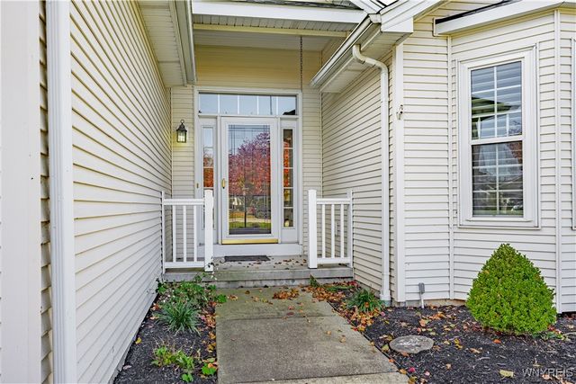 5426 Carleton Lake Drive, Lockport Town, NY 14094