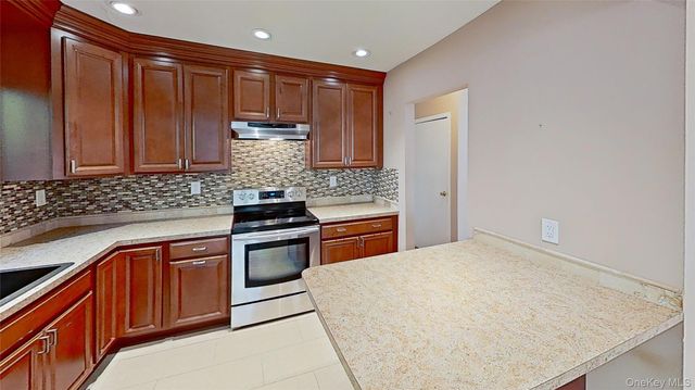 25 Hawthorne Street, Mount Sinai, NY 11766