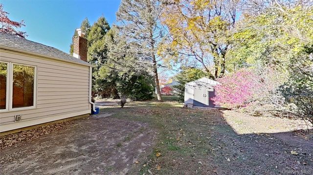 25 Hawthorne Street, Mount Sinai, NY 11766