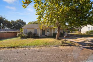 604 E Collins Street, Decatur, TX 76234