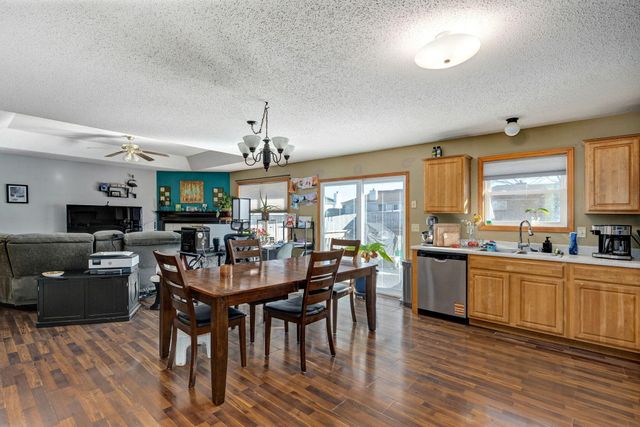 3864 W Overland Street, Springfield, MO 65807