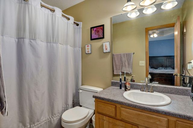 3864 W Overland Street, Springfield, MO 65807