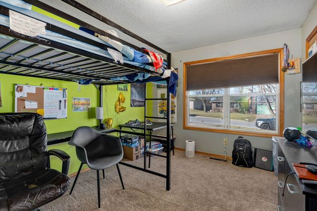 3864 W Overland Street, Springfield, MO 65807