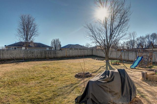 3864 W Overland Street, Springfield, MO 65807