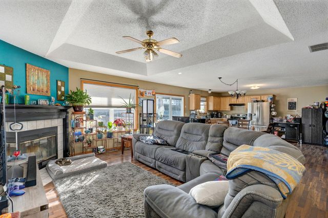 3864 W Overland Street, Springfield, MO 65807