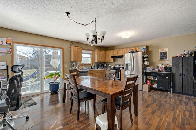 3864 W Overland Street, Springfield, MO 65807